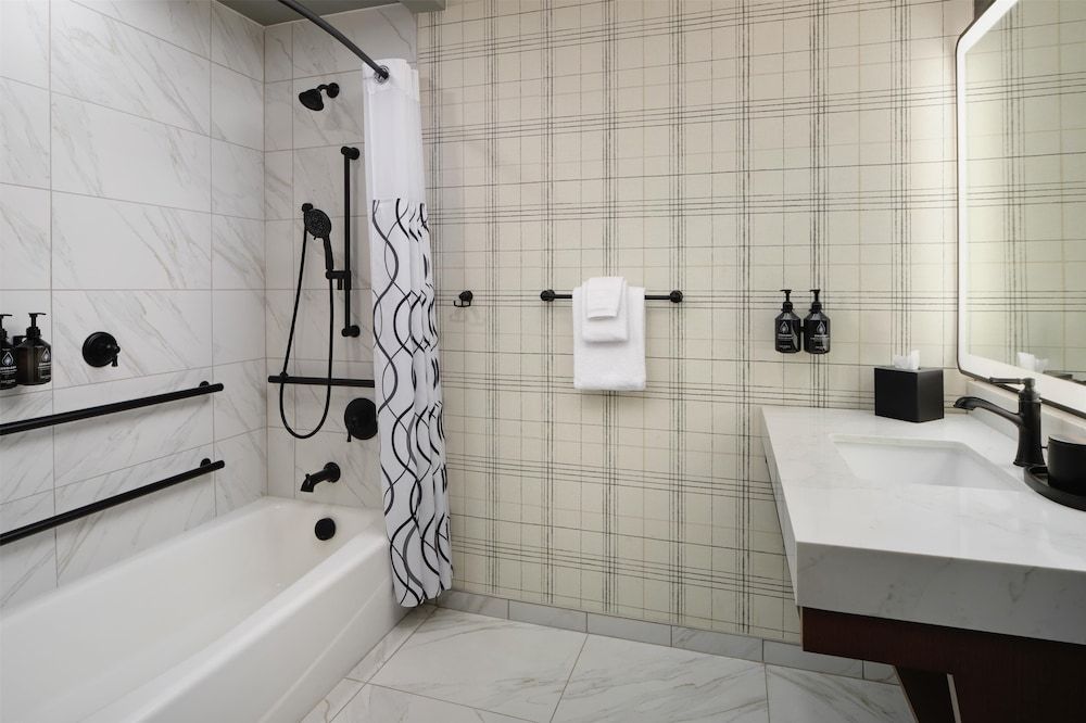 Room, 1 King Bed, Accessible, Bathtub (Mobility)