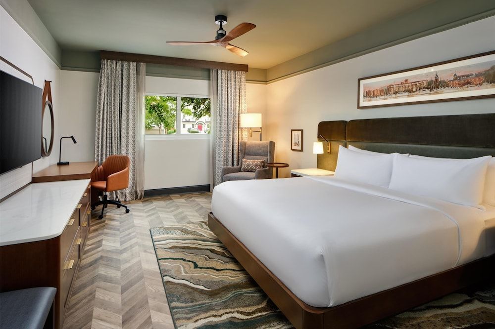 Tryon Riverfront Inn New Bern, Tapestry Room, 1 King Bed