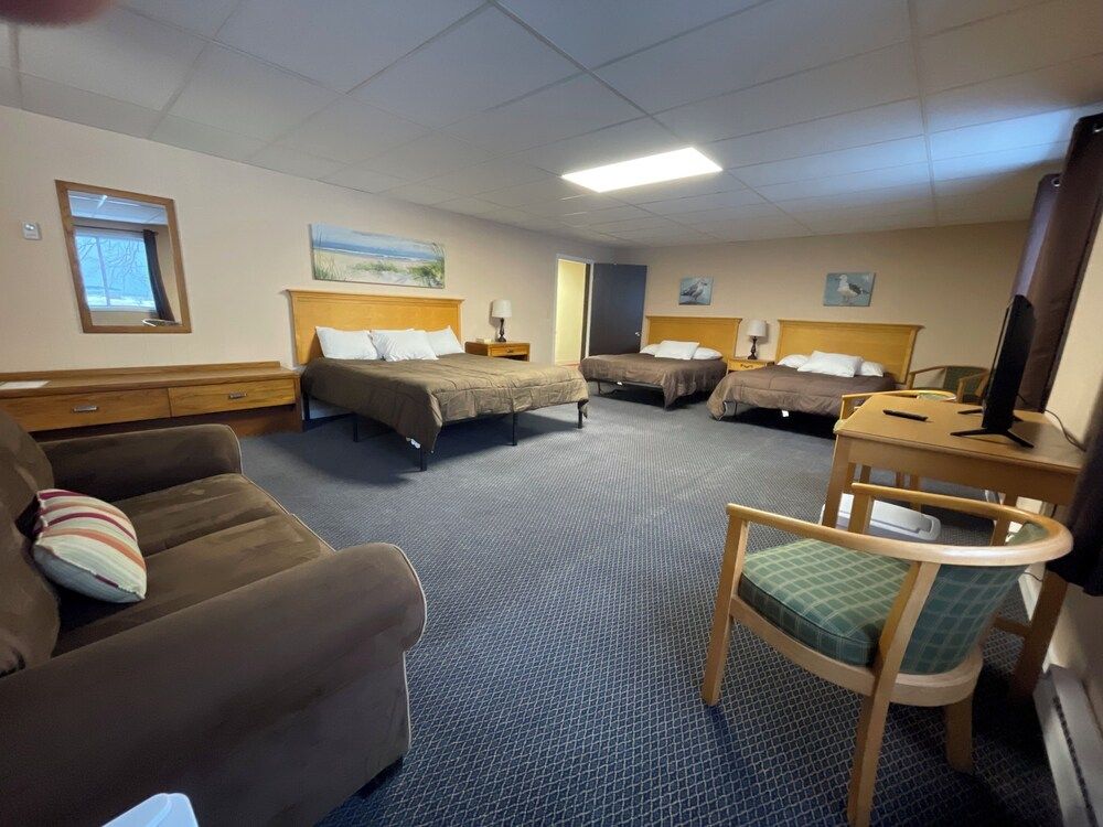 Fletchys Pictured Rocks Resort Superior Suite, Beach View