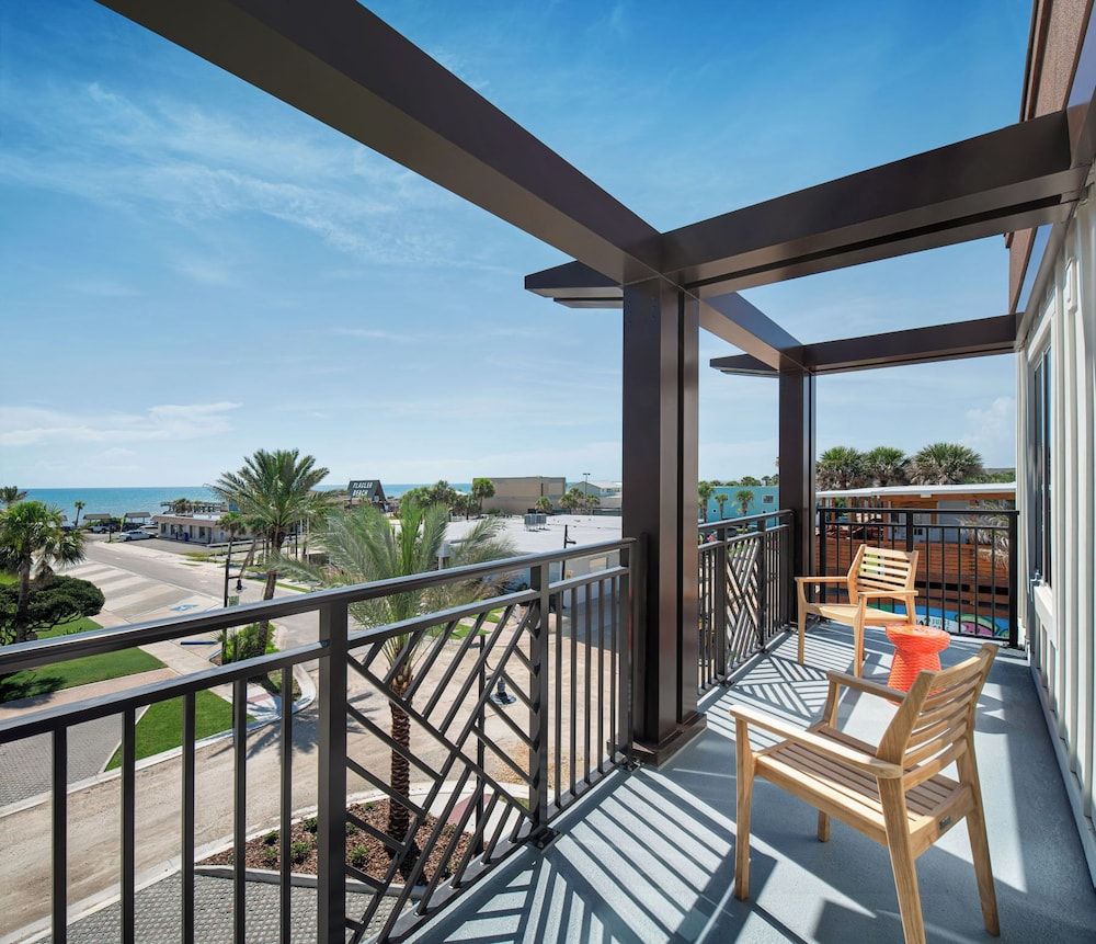 Compass Hotel Flagler Beach Suite, 1 Bedroom, Balcony, Ocean View 3