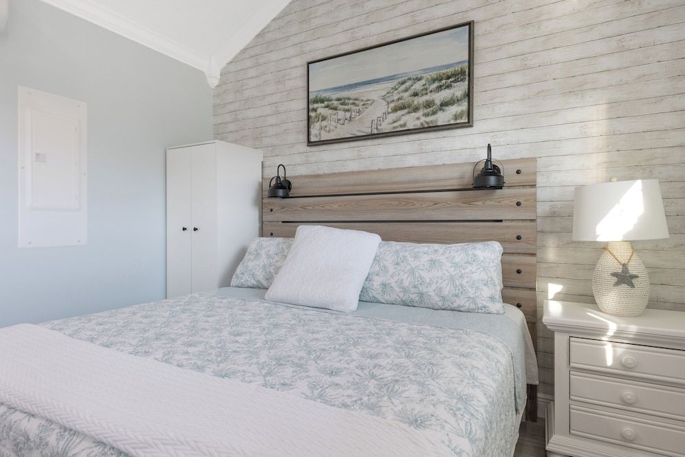 River Rentals Sebastian Studio Suite, 1 King Bed, Sea Facing