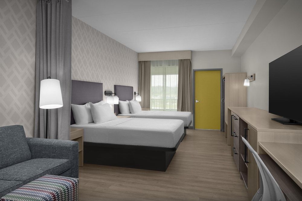 Suite, 2 Queen Beds, Balcony