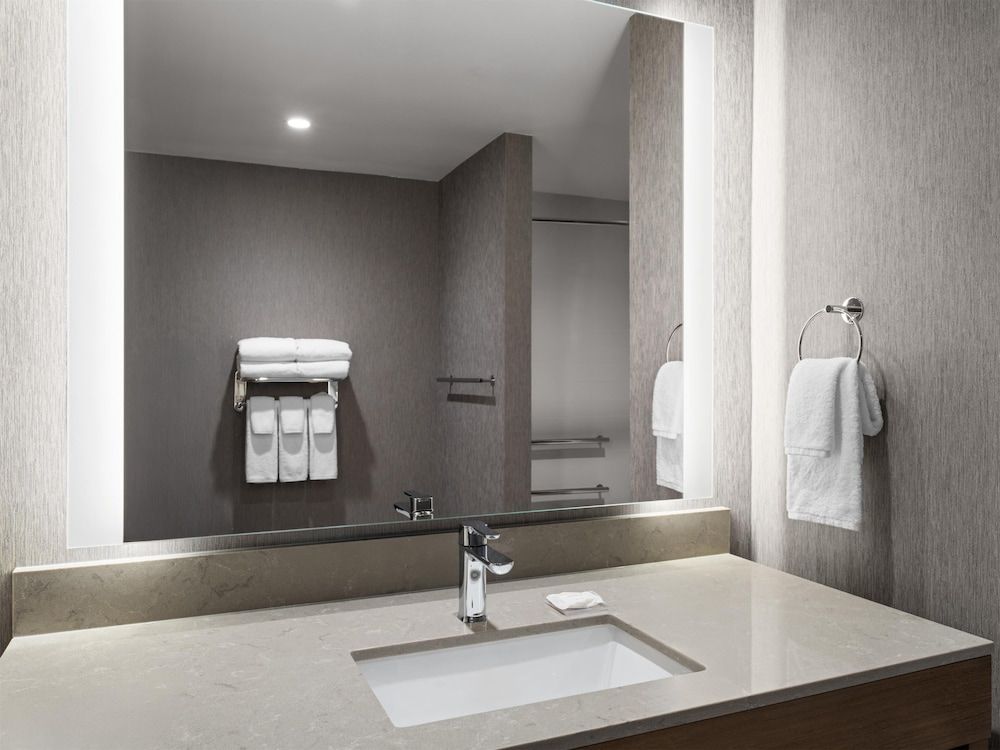 Hyatt Place Billings Room, Multiple Beds, Accessible Bathtub 5