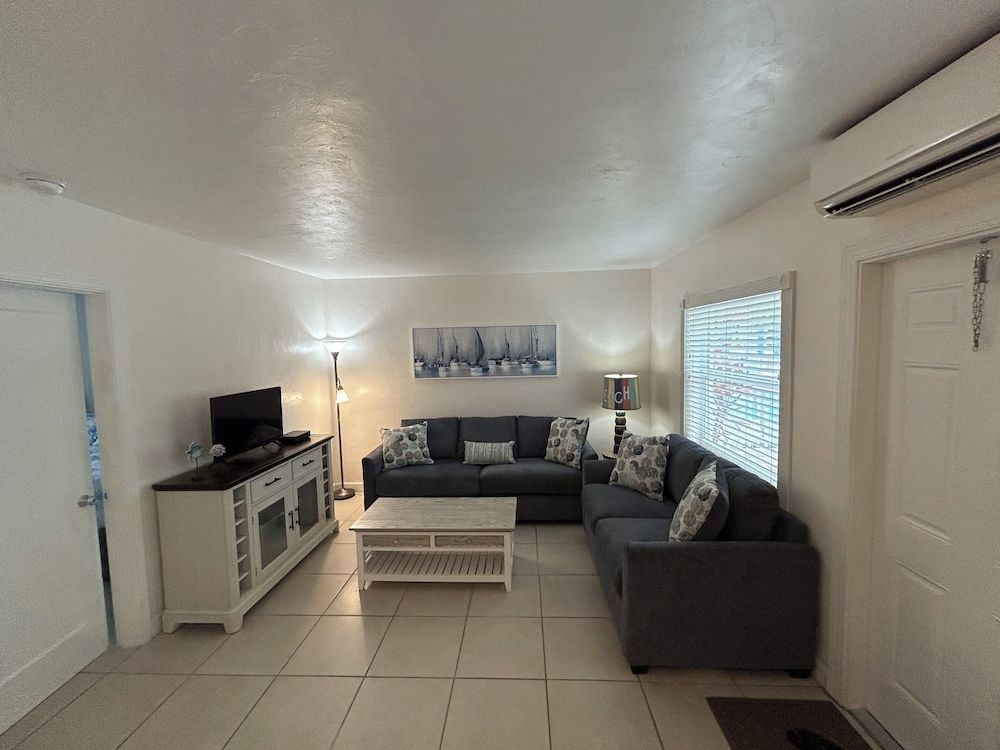 Bahama Beach Club Pompano Comfort Apartment, 1 King Bed with Sofa bed, Resort View, Beachfront 5