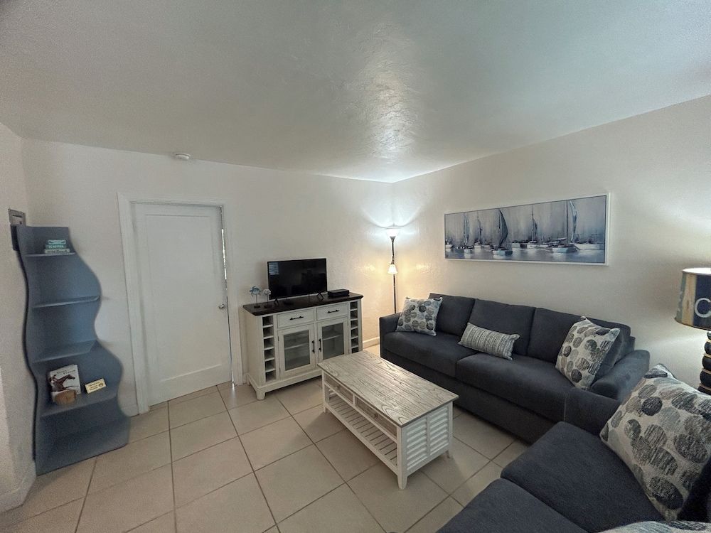 Bahama Beach Club Pompano Comfort Apartment, 1 King Bed with Sofa bed, Resort View, Beachfront 6