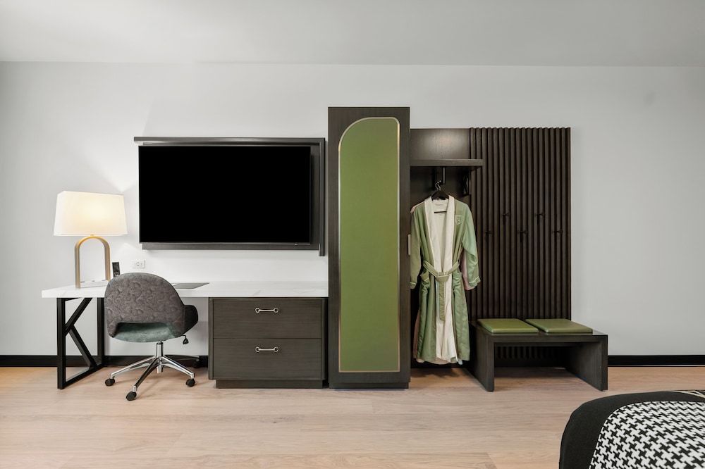 Hotel Káterina Boutique King Roll-In Shower 4