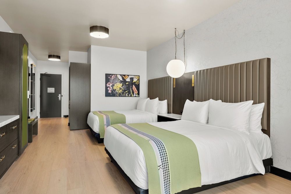 Hotel Káterina Boutique two Queen Roll-In Shower