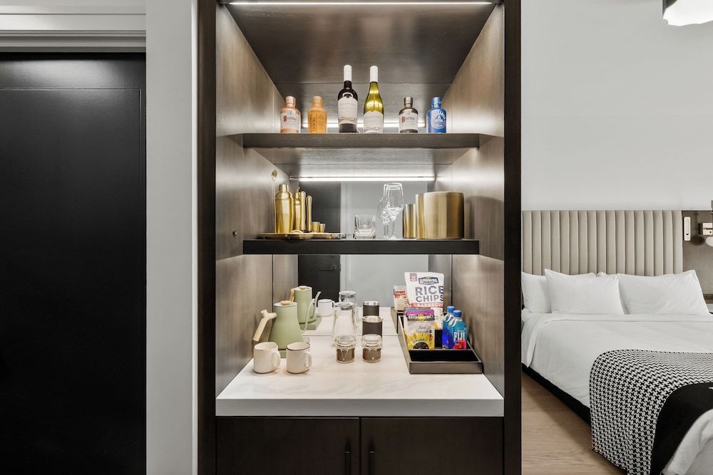 Hotel Káterina Boutique two Queen Roll-In Shower 6