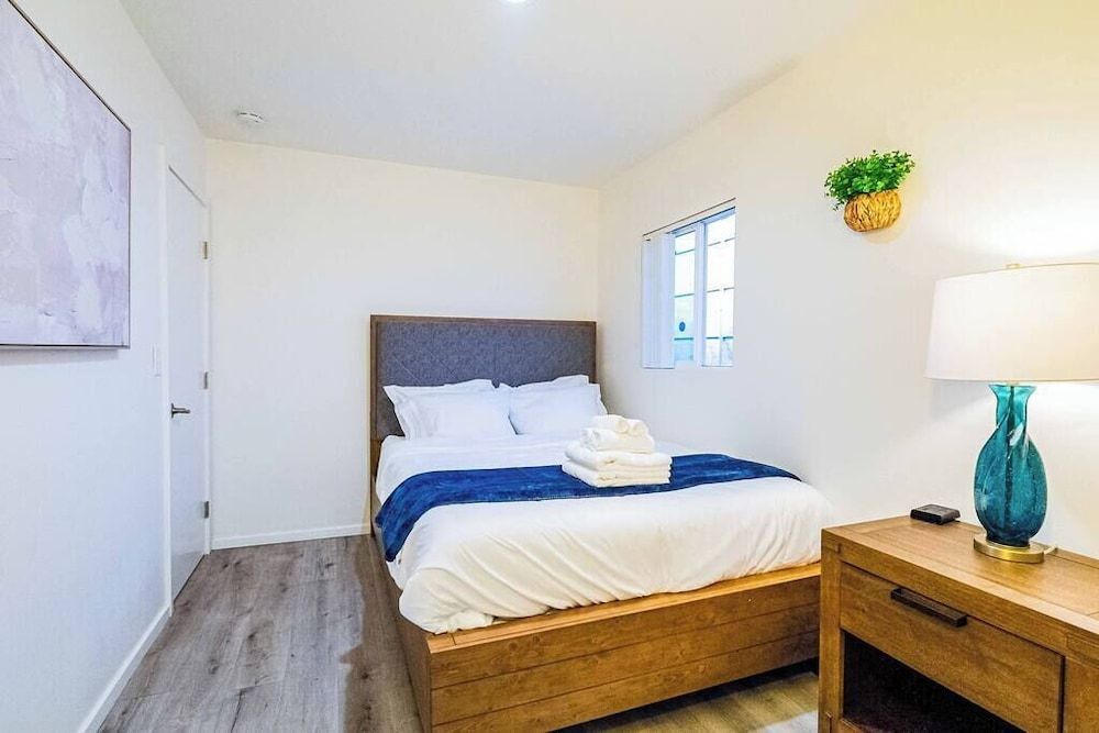 House, 2 Queen Beds, Patio, Garden View (1201 Glendora)