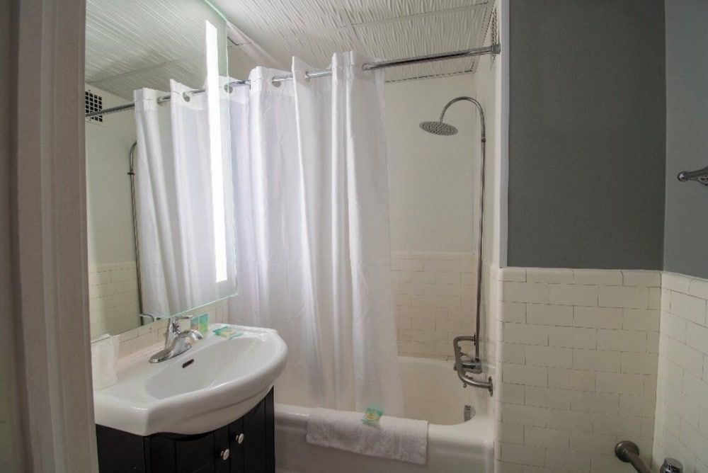 The Androy Hotel - Superior Duluth Deluxe Single Room, City View 4