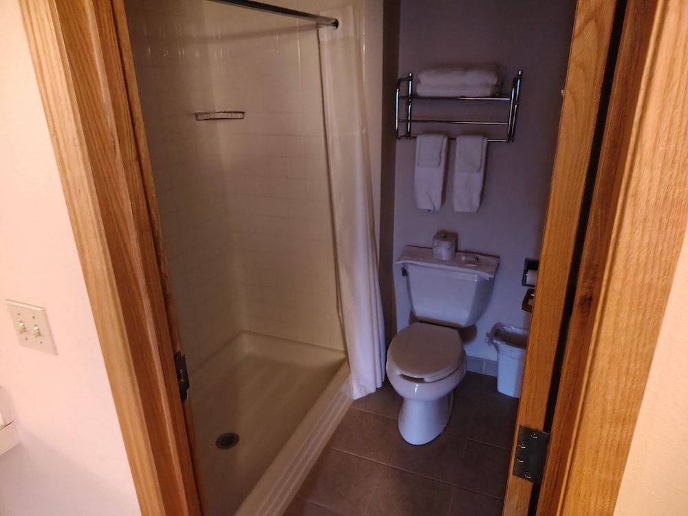 Western Executive Inn Deluxe Double Room 6