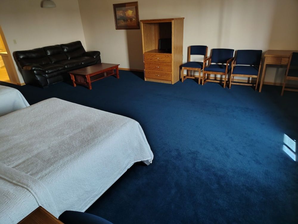 Western Executive Inn Family Studio Suite, 2 Queen Beds 6