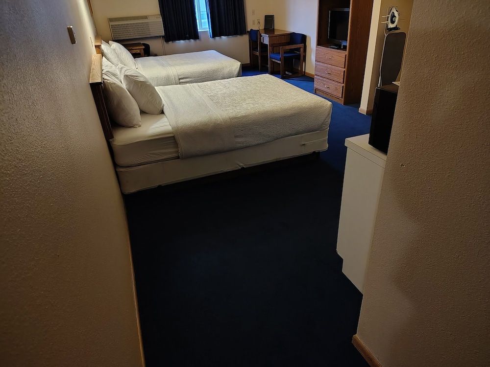 Western Executive Inn Deluxe Double Room 3