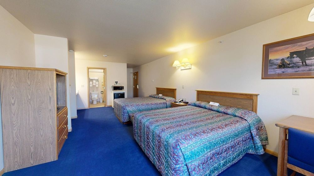 Western Executive Inn Deluxe Double Room 4