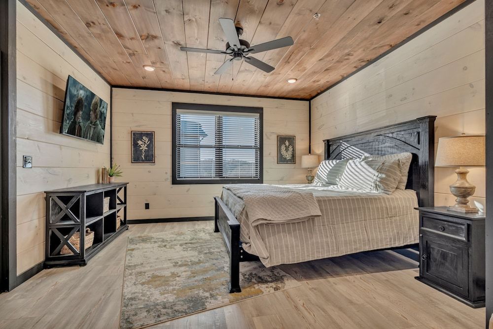 Smith Creek Resort Luxury Cabin, 6 Bedrooms, Private Pool, Mountain View 2