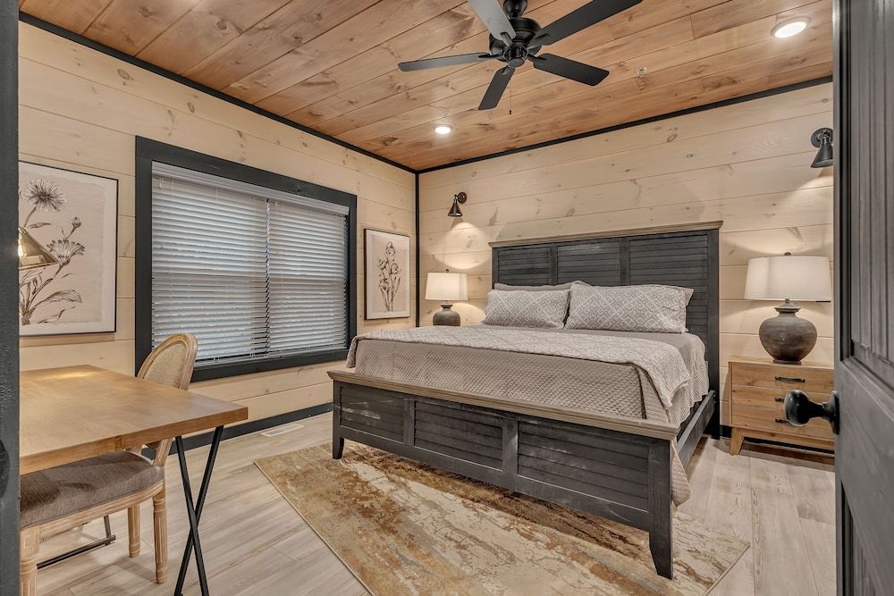 Smith Creek Resort Executive Cabin, 5 Bedrooms, Terrace, Mountain View (Private RoofTop Lounge) 2