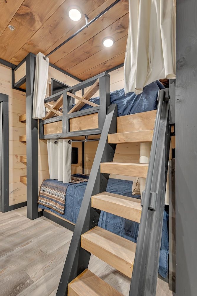 Smith Creek Resort Executive Cabin, 5 Bedrooms, Terrace, Mountain View (Private RoofTop Lounge) 24