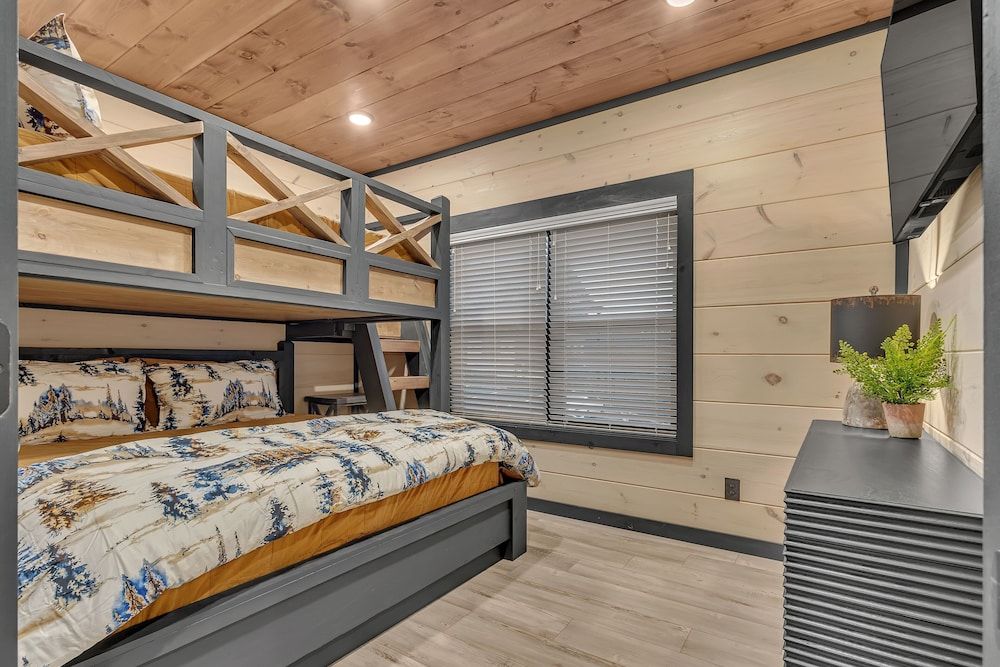 Smith Creek Resort Executive Cabin, 5 Bedrooms, Terrace, Mountain View (Private RoofTop Lounge) 4