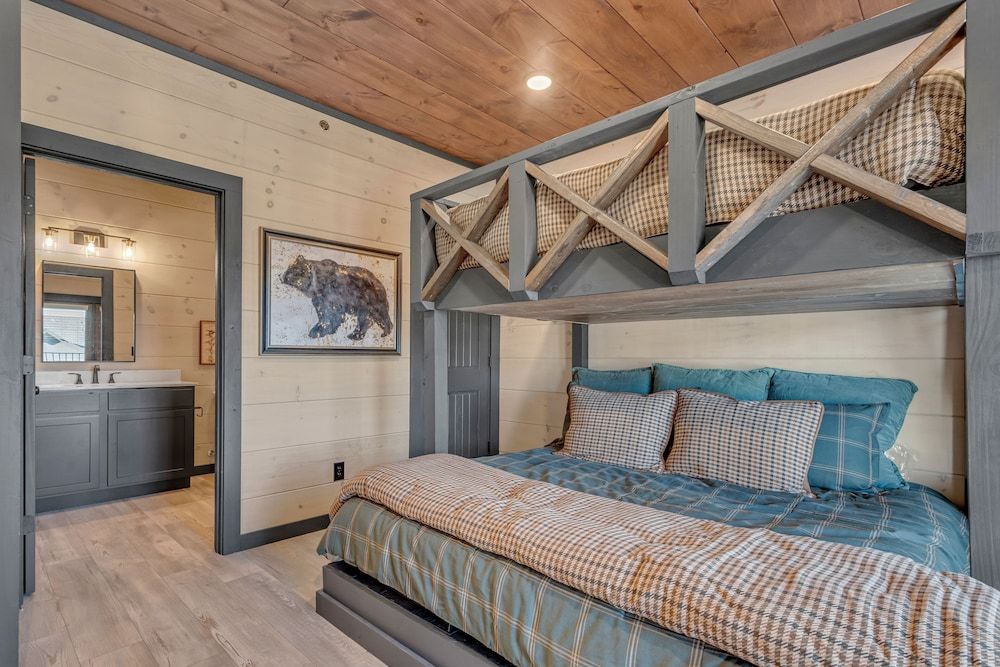 Smith Creek Resort Luxury Cabin, 5 Bedrooms, Private Pool, Mountain View 2