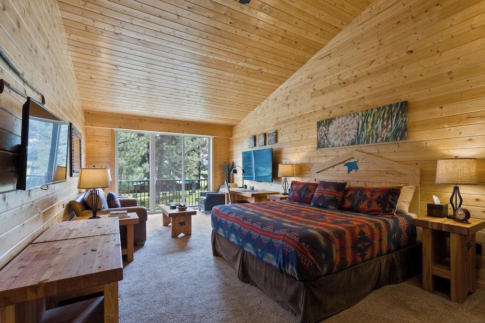 Suite, Multiple Beds (View, Rancher's)