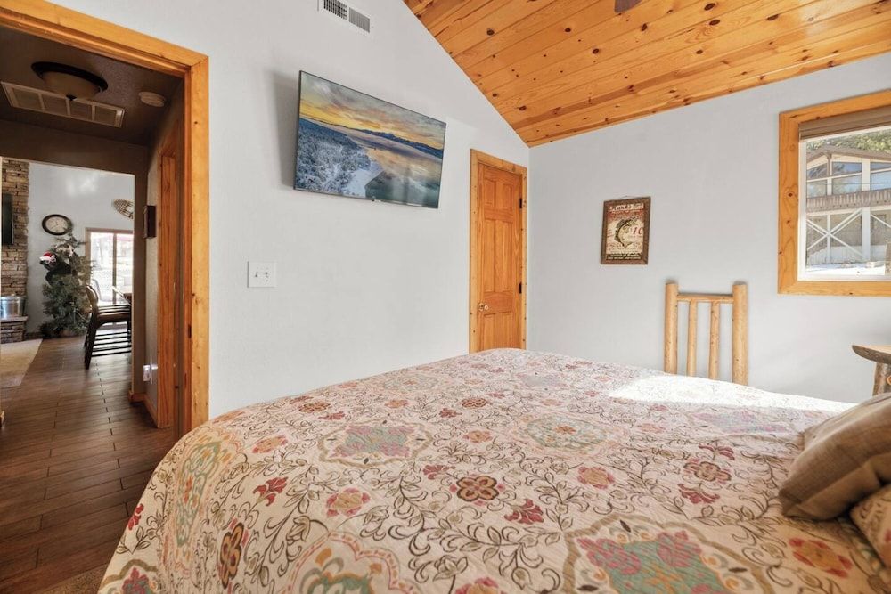 Comfort Cabin, 3 Bedrooms, Fireplace, Lake View
