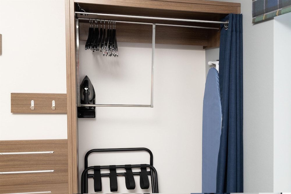 Suite, 1 King Bed, Accessible, Bathtub