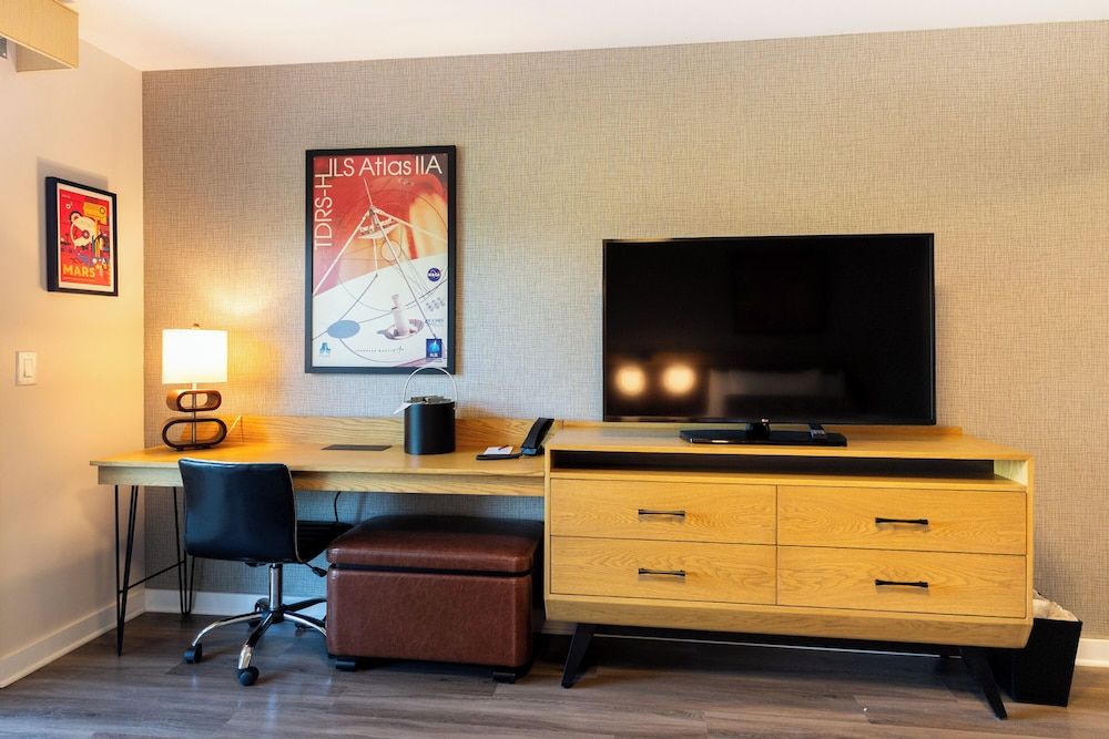 Village Inn Standard Queen Patio 14