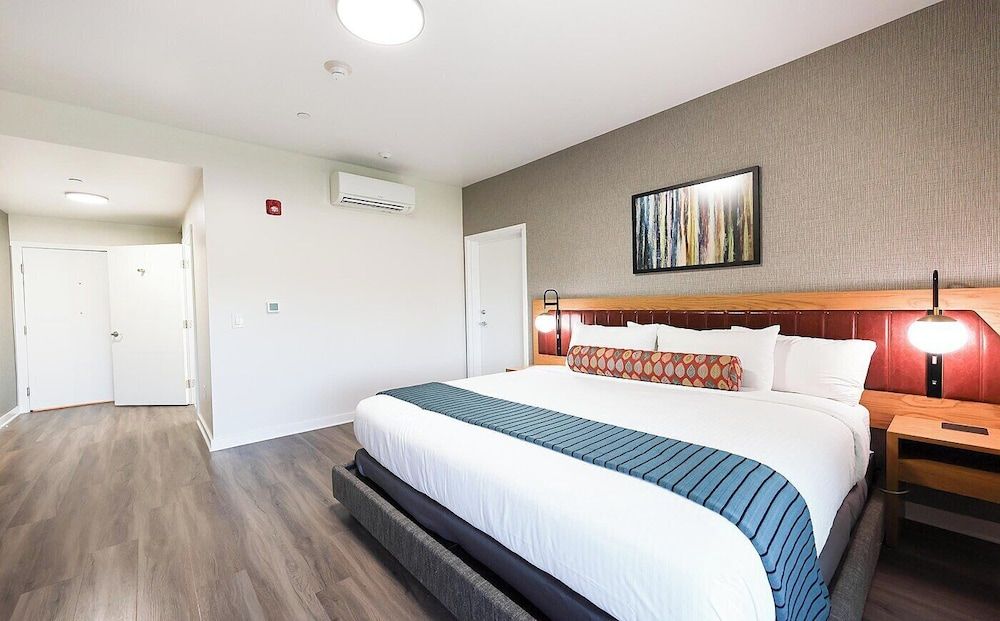 Village Inn Standard King 2