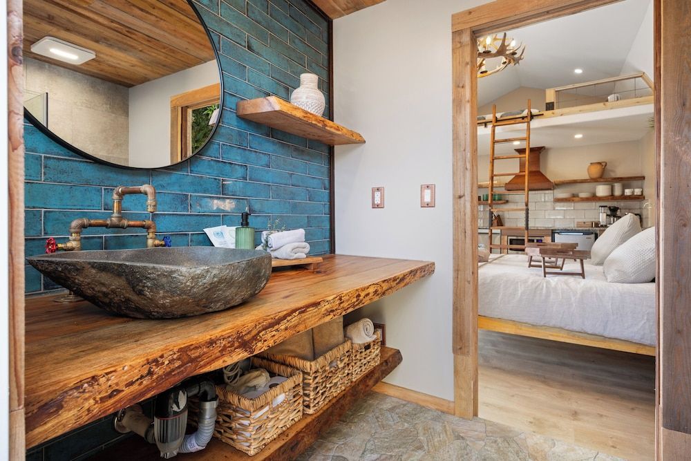 Secluded Luxury Couples cabin Sauna Pool Luxury Villa, Courtyard View 8