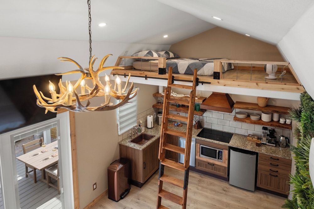 Secluded Luxury Couples cabin Sauna Pool Luxury Villa, Courtyard View