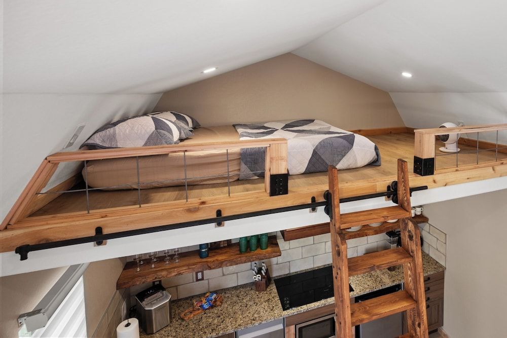 Secluded Luxury Couples cabin Sauna Pool Luxury Villa, Courtyard View 5