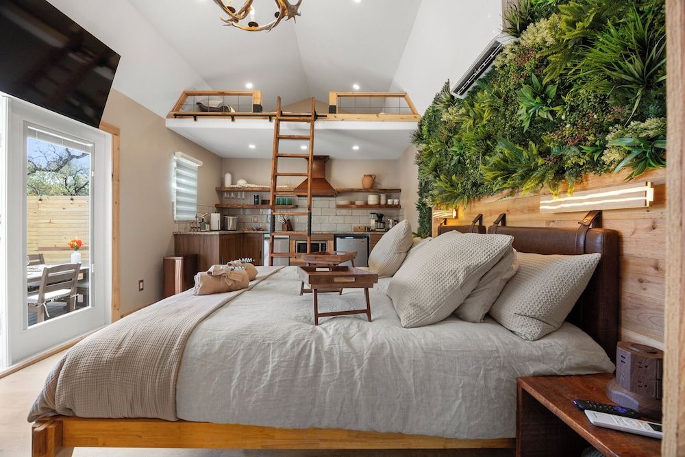 Secluded Luxury Couples cabin Sauna Pool Luxury Villa, Courtyard View 3