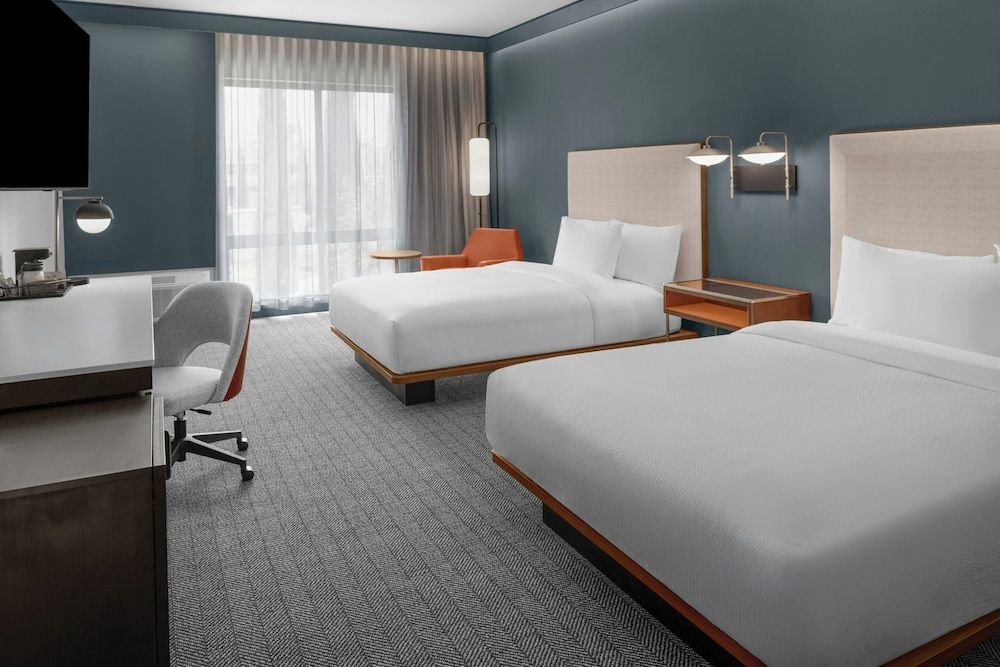 Courtyard By Marriott San Bernardino Loma Linda Room, 2 Queen Beds (Mobility/Hearing Access, Roll-in Shwr) 3