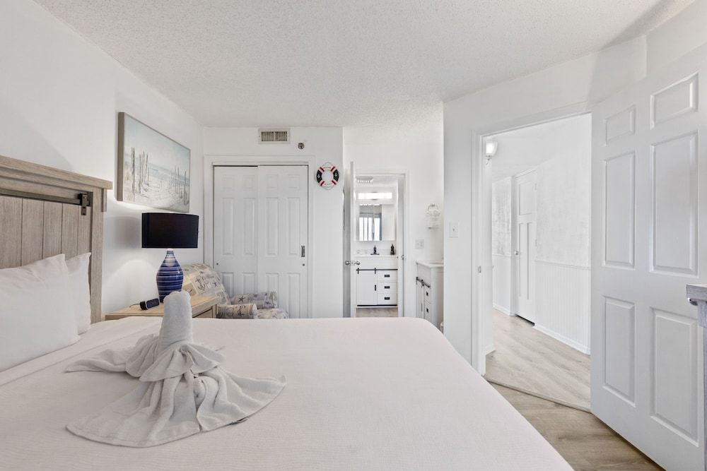 Signature Condo, 1 Bedroom, Kitchenette, Beach View