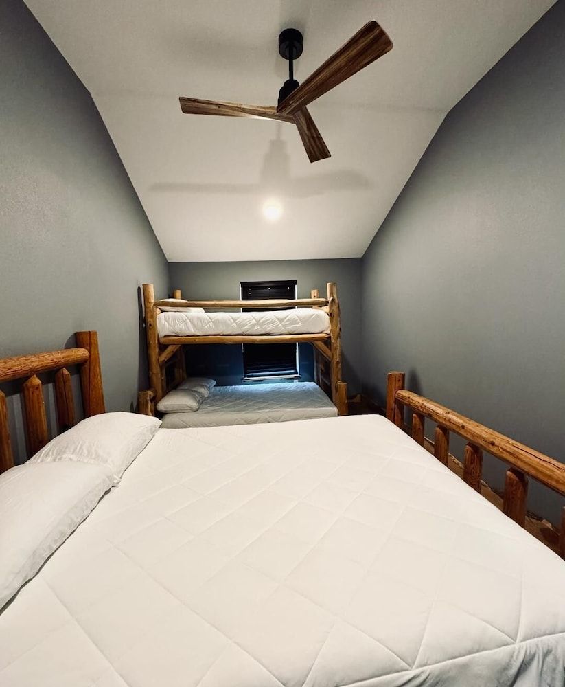 Lone Ranger RV Park & Lodge Family Cabin, 1 Bedroom, Kitchenette 3