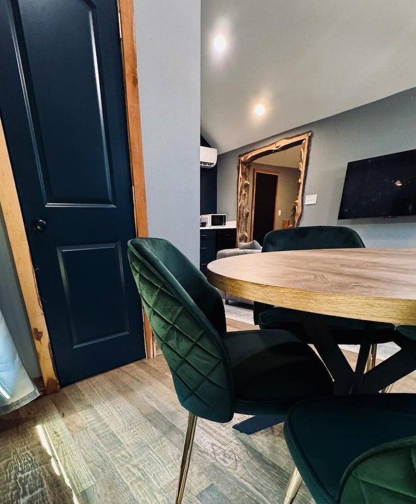 Lone Ranger RV Park & Lodge Family Cabin, 1 Bedroom, Kitchenette 8