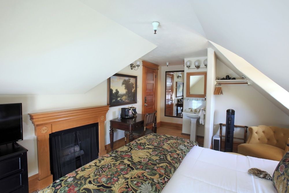 Classic Suite, Multiple Beds (Top Floor)
