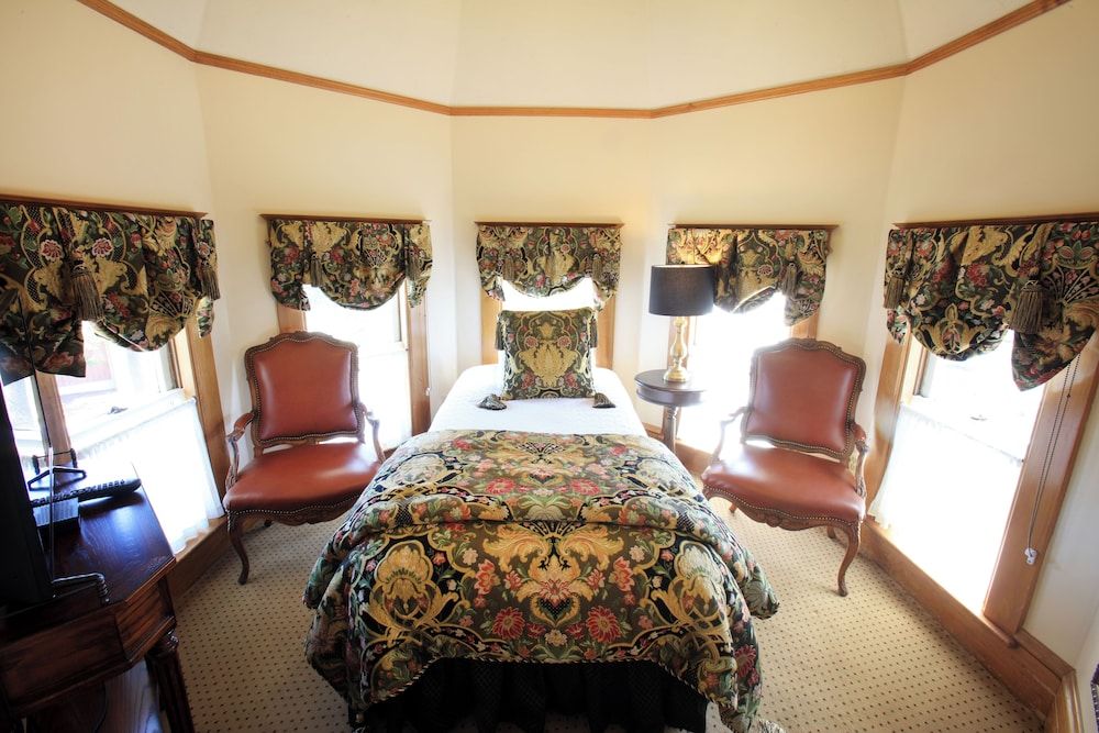 Classic Suite, Multiple Beds (Top Floor)