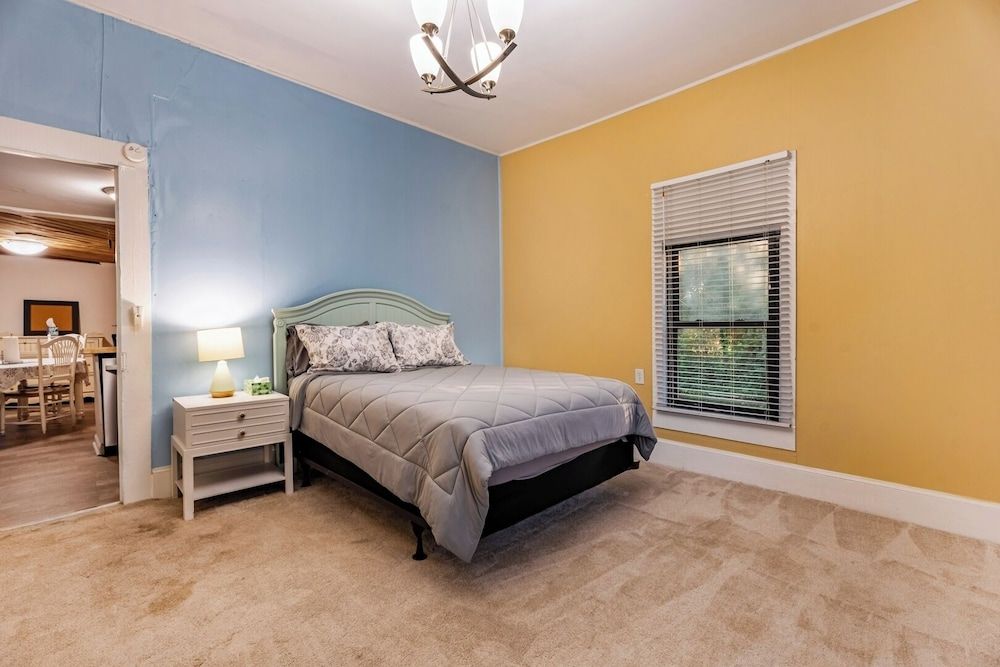House (2 Bedrooms)