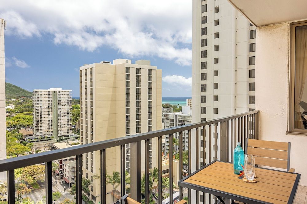 Waikiki Banyan Condo w/ King Bed & Parking, Near Beach Suite, 1 King Bed with Sofa bed, Mountain View (0171) 13