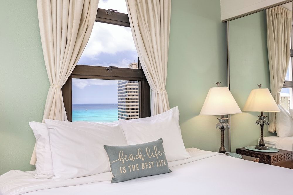 Waikiki Banyan Condo w/ King Bed & Parking, Near Beach Suite, 1 King Bed with Sofa bed, Mountain View (0171) 7