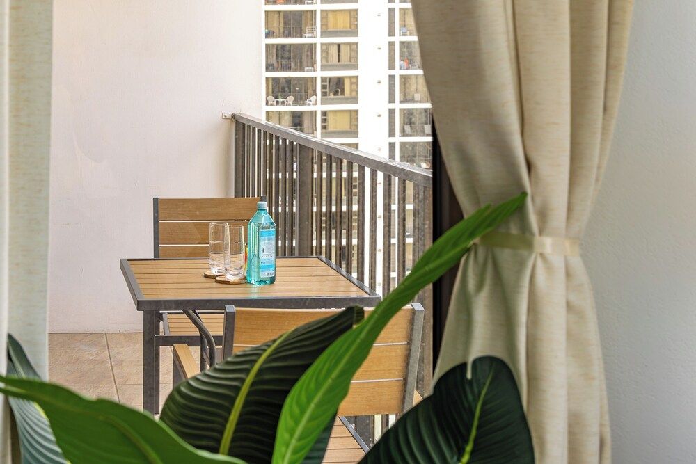 Waikiki Banyan Condo w/ King Bed & Parking, Near Beach Suite, 1 King Bed with Sofa bed, Mountain View (0171) 23