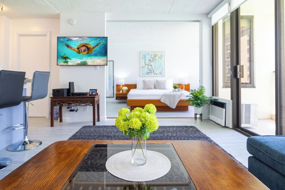 Waikiki Banyan Condo w/ King Bed & Parking, Near Beach Comfort Condo, 1 King Bed with Sofa bed, Balcony (0112) 14