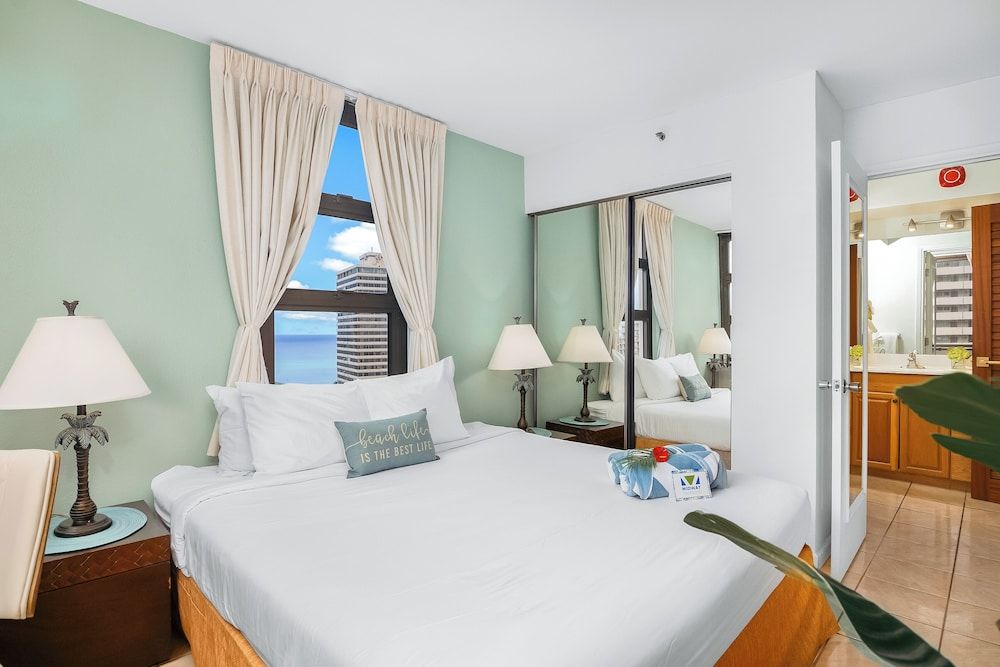 Waikiki Banyan Condo w/ King Bed & Parking, Near Beach Suite, 1 King Bed with Sofa bed, Mountain View (0171) 2