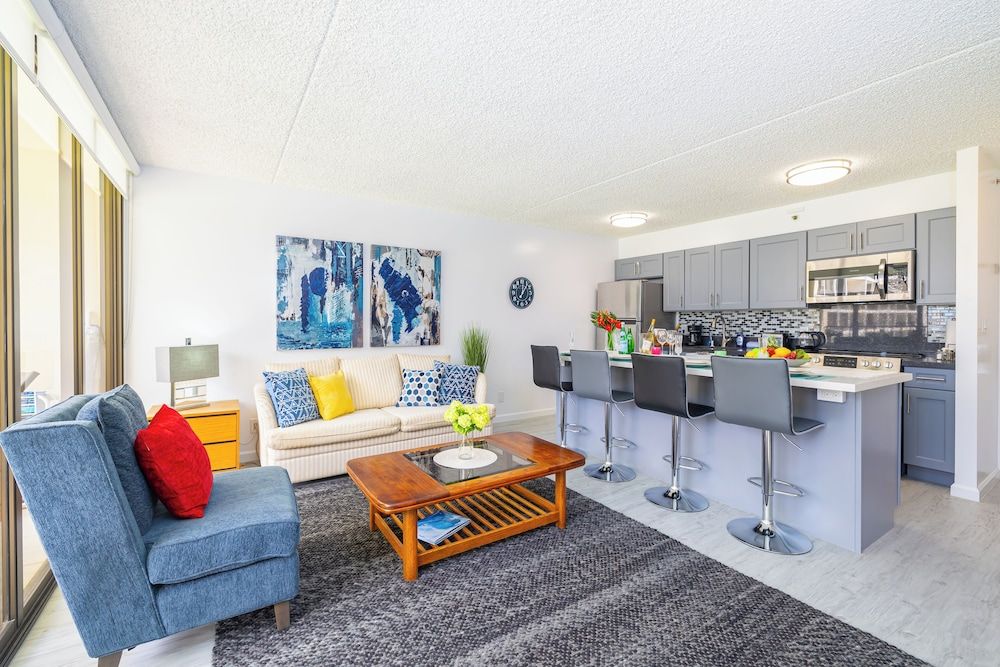 Waikiki Banyan Condo w/ King Bed & Parking, Near Beach Comfort Condo, 1 King Bed with Sofa bed, Balcony (0112) 13