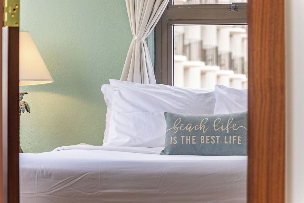 Waikiki Banyan Condo w/ King Bed & Parking, Near Beach Suite, 1 King Bed with Sofa bed, Mountain View (0171) 5