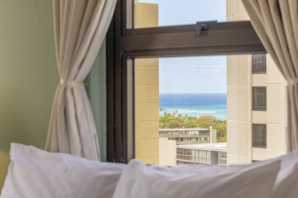 Waikiki Banyan Condo w/ King Bed & Parking, Near Beach Suite, 1 King Bed with Sofa bed, Mountain View (0171) 19