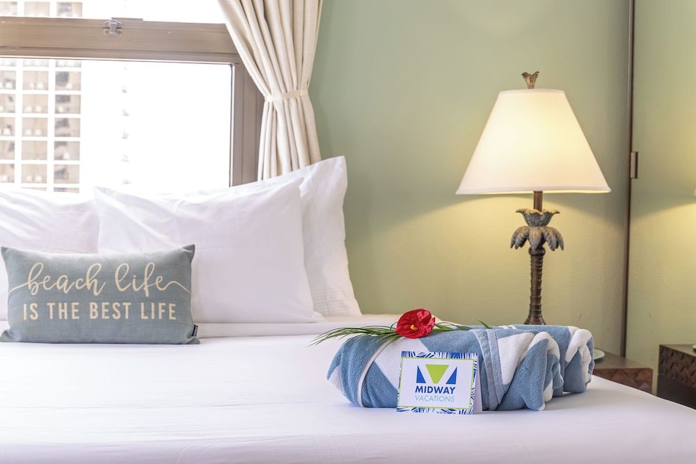 Waikiki Banyan Condo w/ King Bed & Parking, Near Beach Suite, 1 King Bed with Sofa bed, Mountain View (0171) 4