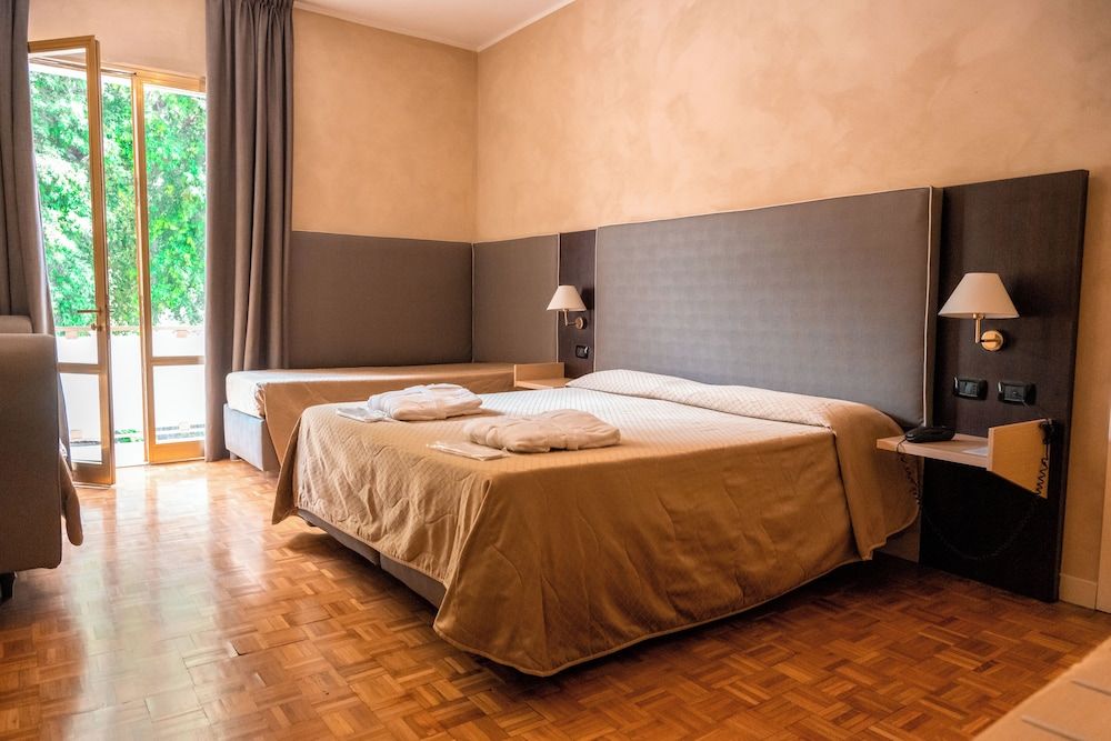 Hotel Terme Pellegrini Superior Quadruple Room 3