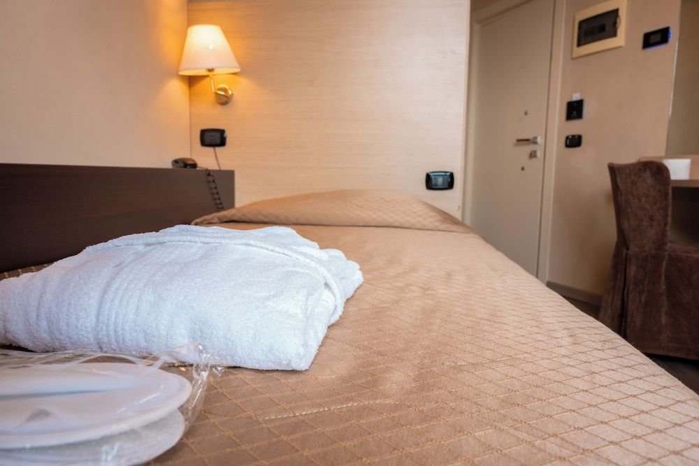 Hotel Terme Pellegrini Basic Room, 1 Large Twin Bed